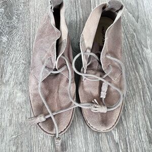 Hush Puppies Women's Lace-Up Suede Booties 6.5